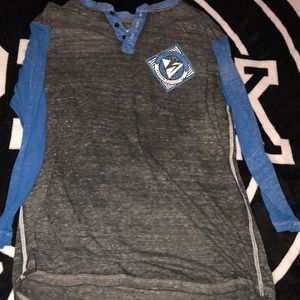 Men or women’s quarter length shirt.